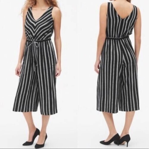 GAP Womens Small Jumpsuit Sleeveless Black & White Striped Wide Leg Cropped - Picture 1 of 10